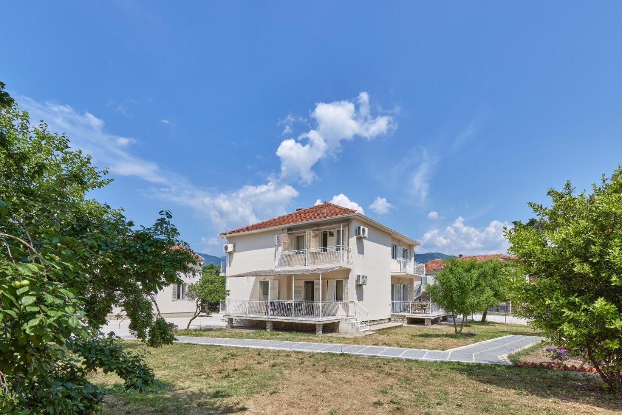 Вилла Waikiki Beach House Тиват Экстерьер фото