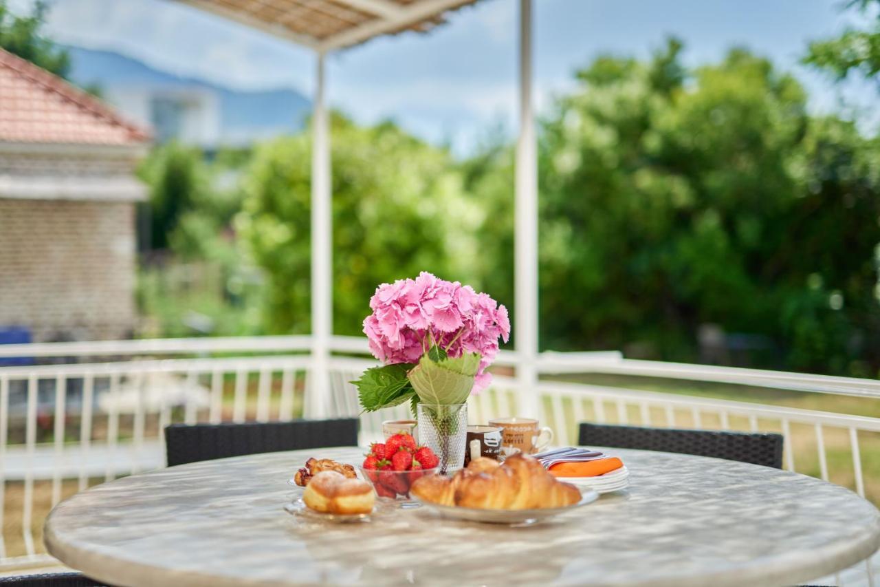 Вилла Waikiki Beach House Тиват Экстерьер фото