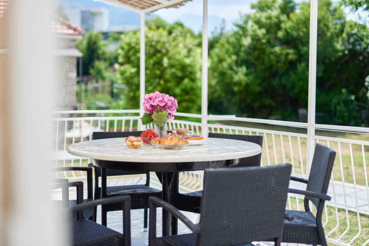 Вилла Waikiki Beach House Тиват Экстерьер фото