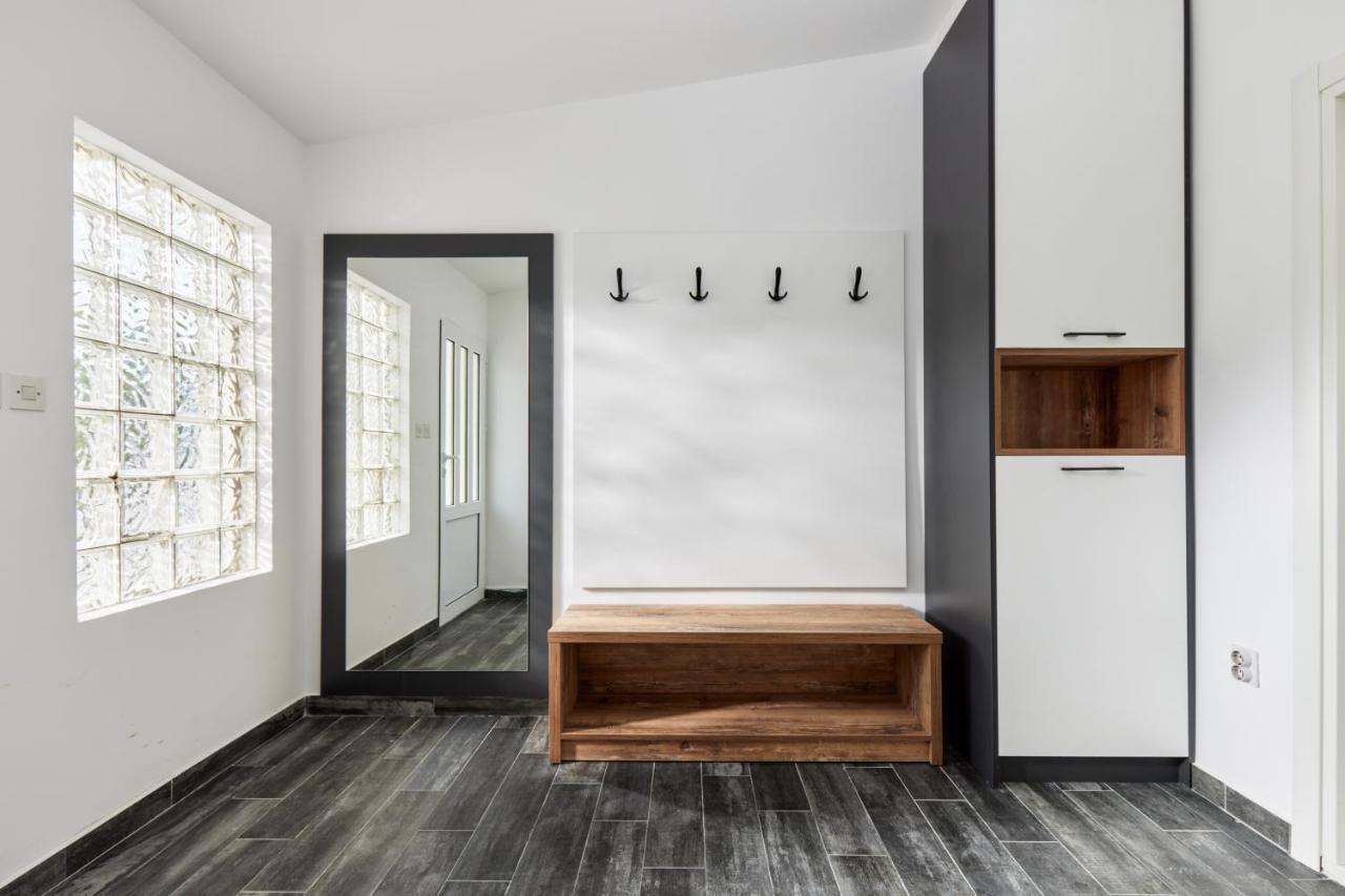 Вилла Waikiki Beach House Тиват Экстерьер фото