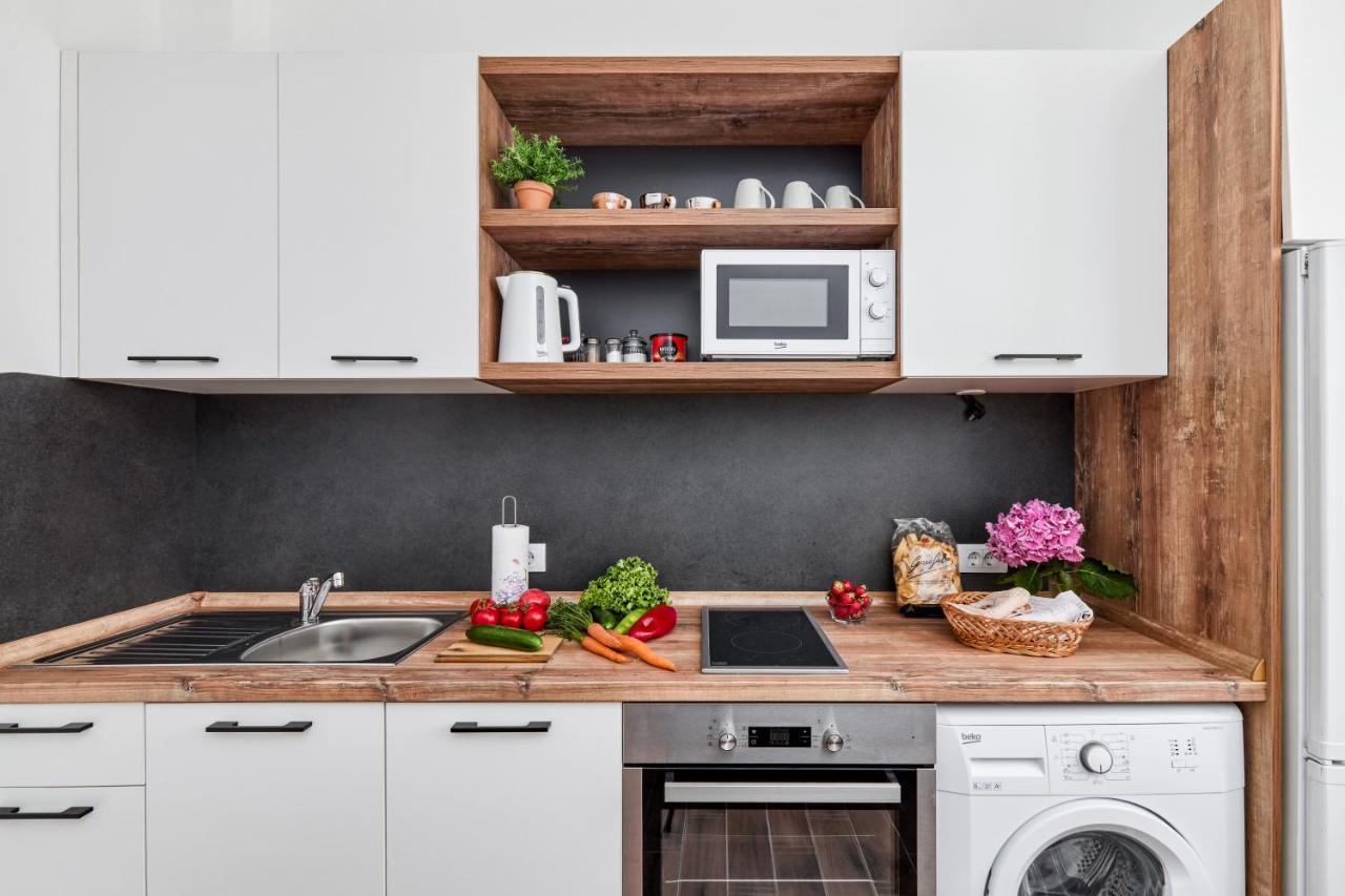 Вилла Waikiki Beach House Тиват Экстерьер фото