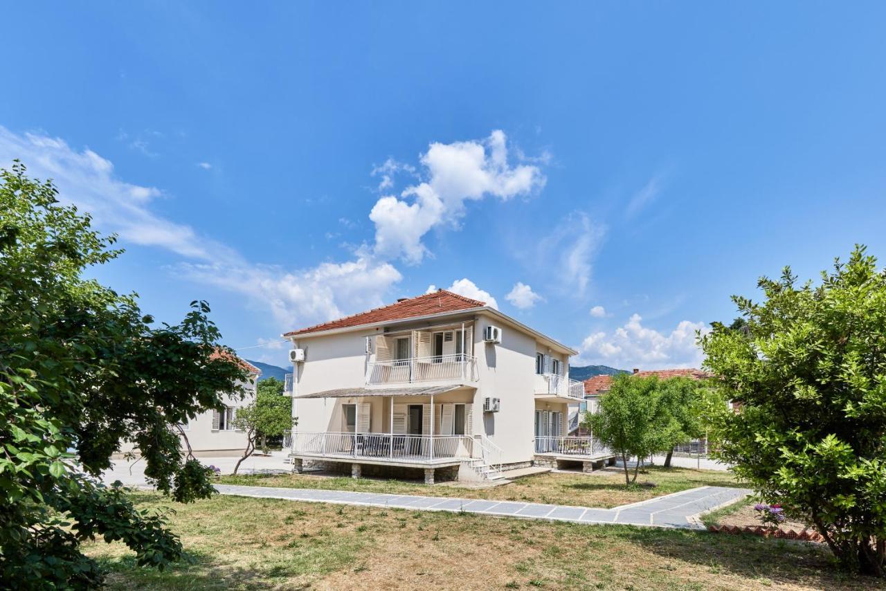 Вилла Waikiki Beach House Тиват Экстерьер фото